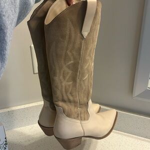 Size 7.5 western boot